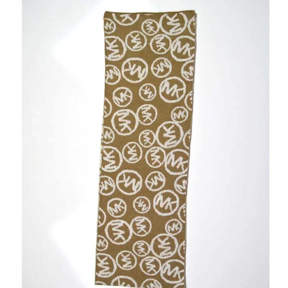 Michael Kors Signature Circle Reversible Scarf - Picture 5 of 8